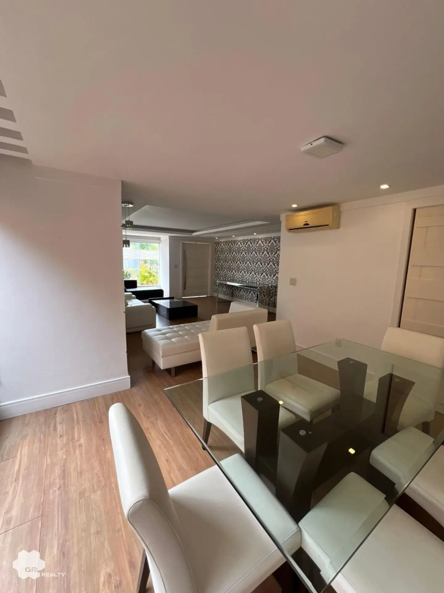 House with 6 en-suite bedrooms and 468 m² of space — photo 56