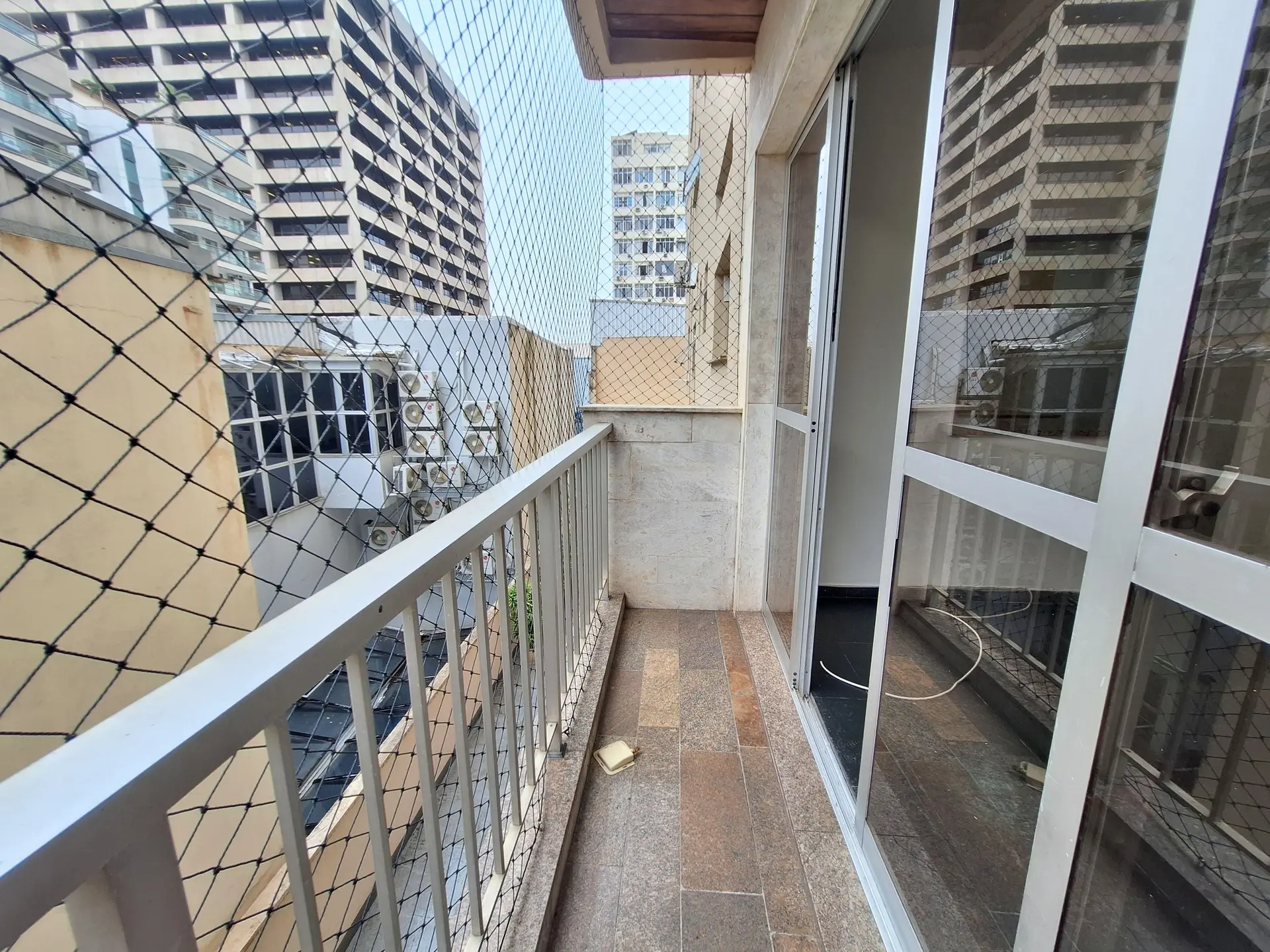 Apartamento de 75 m² com jacuzzi e varanda envidraçada — photo 23