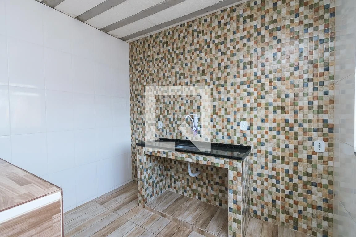 Balcony with a grill in a 3-bedroom apartment, 80 m² — photo 31