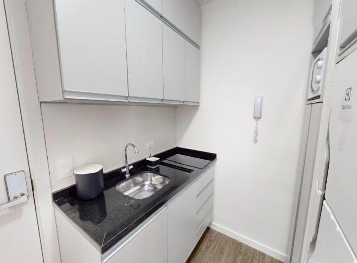 Furnished 1-bedroom apartment with no parking space — photo 2