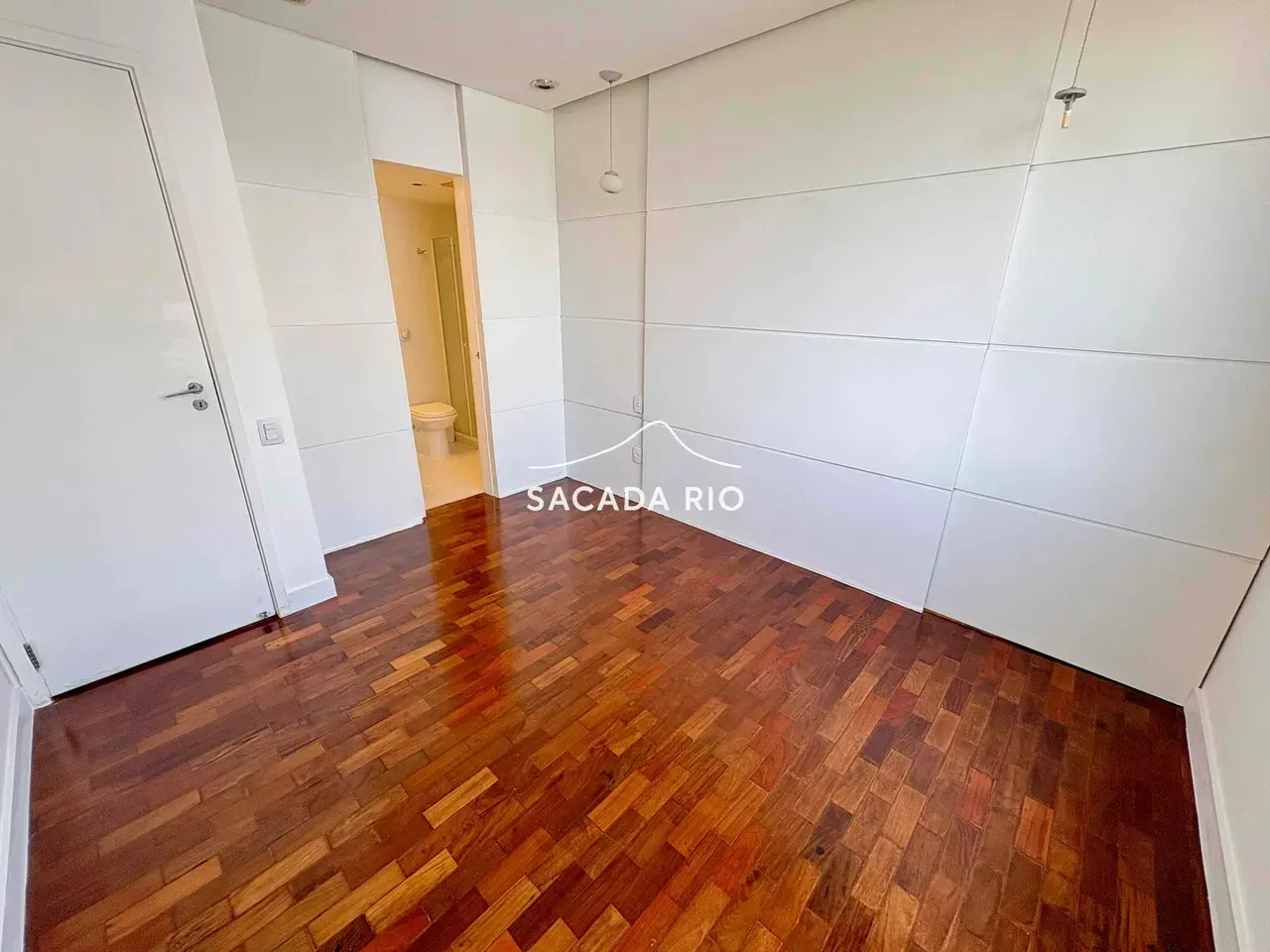 Floor-to-ceiling windows in a 3-bedroom apartment, 200 m² — photo 9