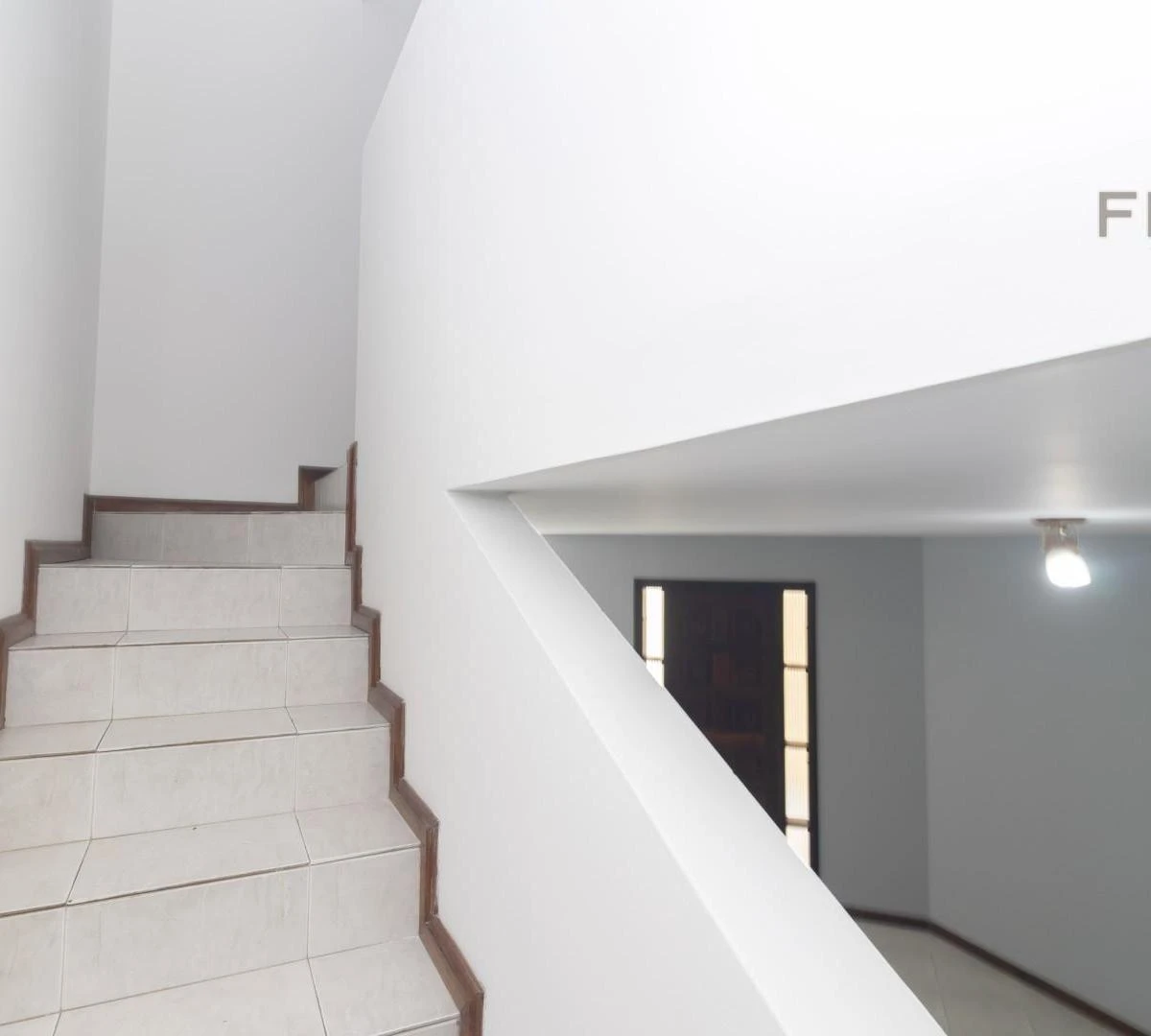 4-bedroom house with a bathtub in Curitiba — photo 16