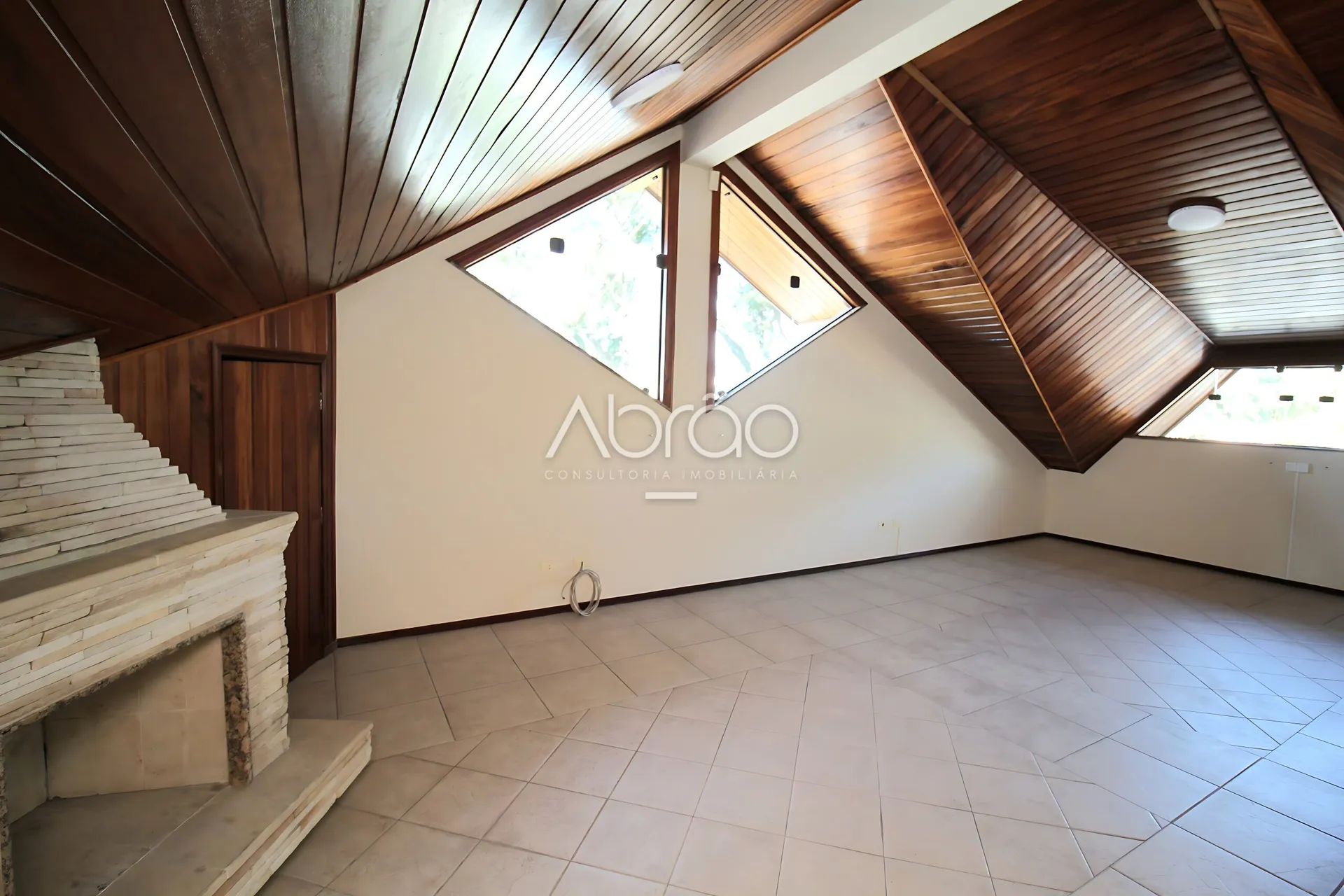 Commercial house with 5 bedrooms and 528 m², integrated kitchen — photo 21