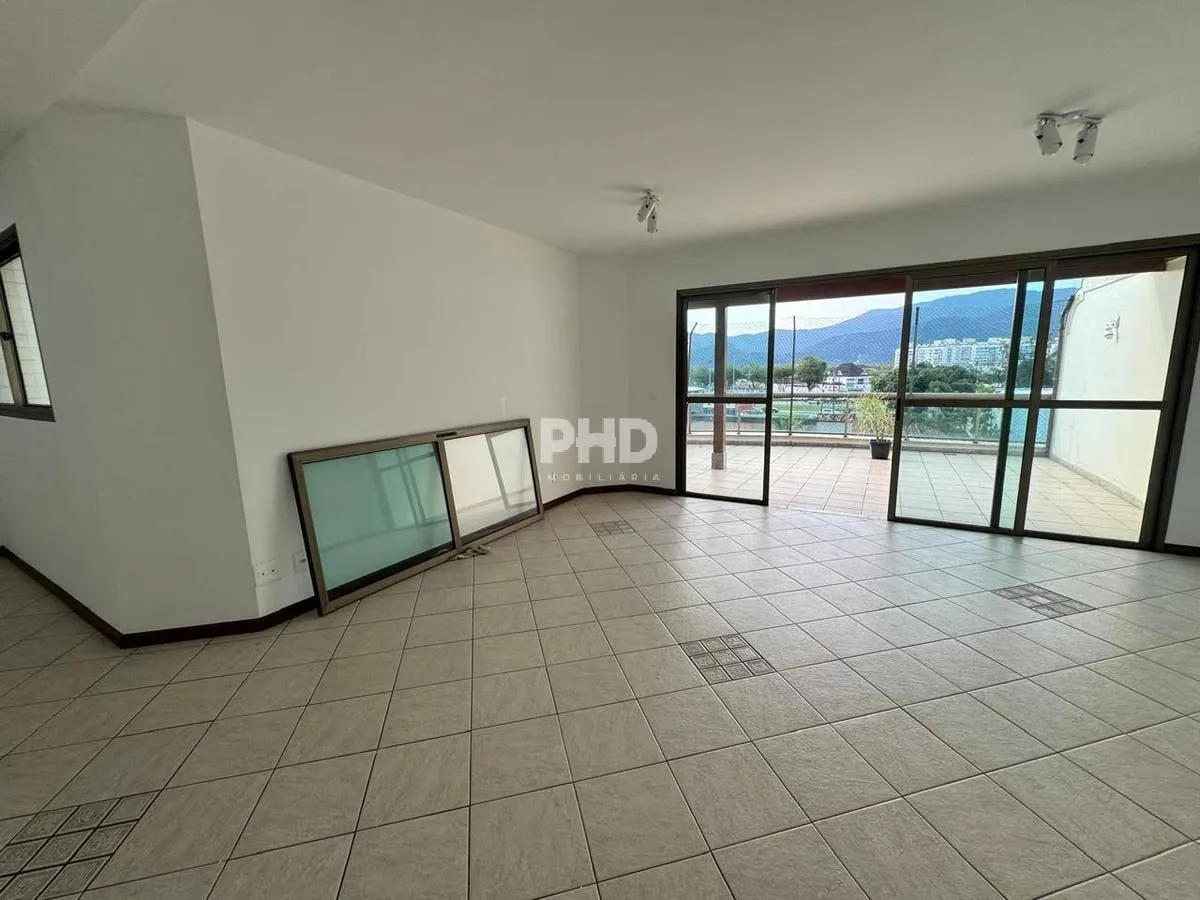 Apartment, 183 m², with a grill on the balcony — photo 4