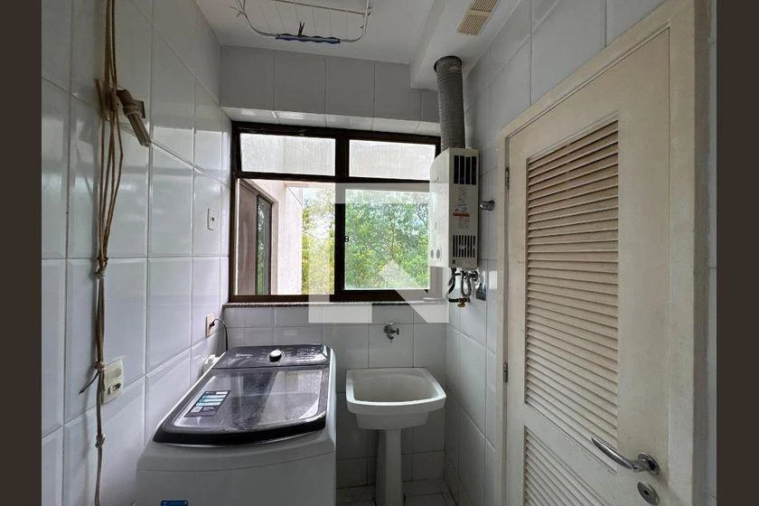 3-bedroom apartment with a glass-enclosed balcony — photo 7