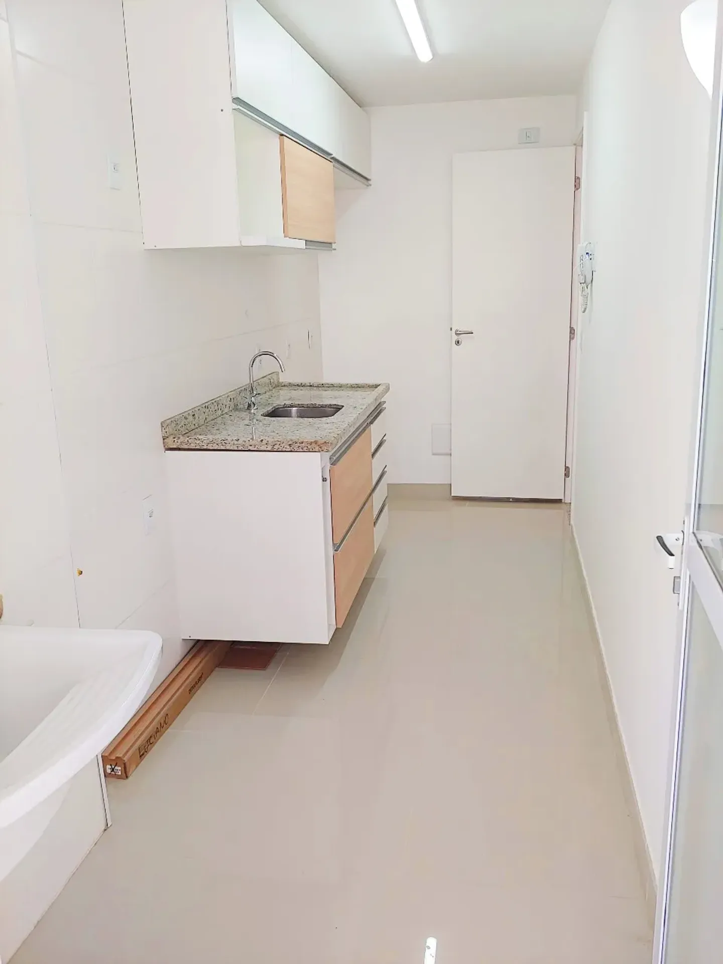 Apartment with 3 bedrooms, balcony and 2 parking spots — photo 22