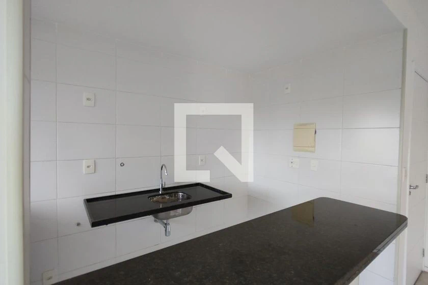 Apartamento de 2 quartos com suíte e varanda