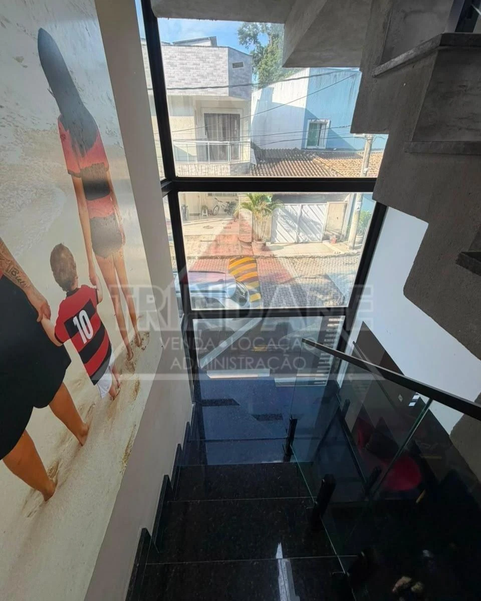 Casa com cozinha integrada a fogão a gás e coifa — photo 29