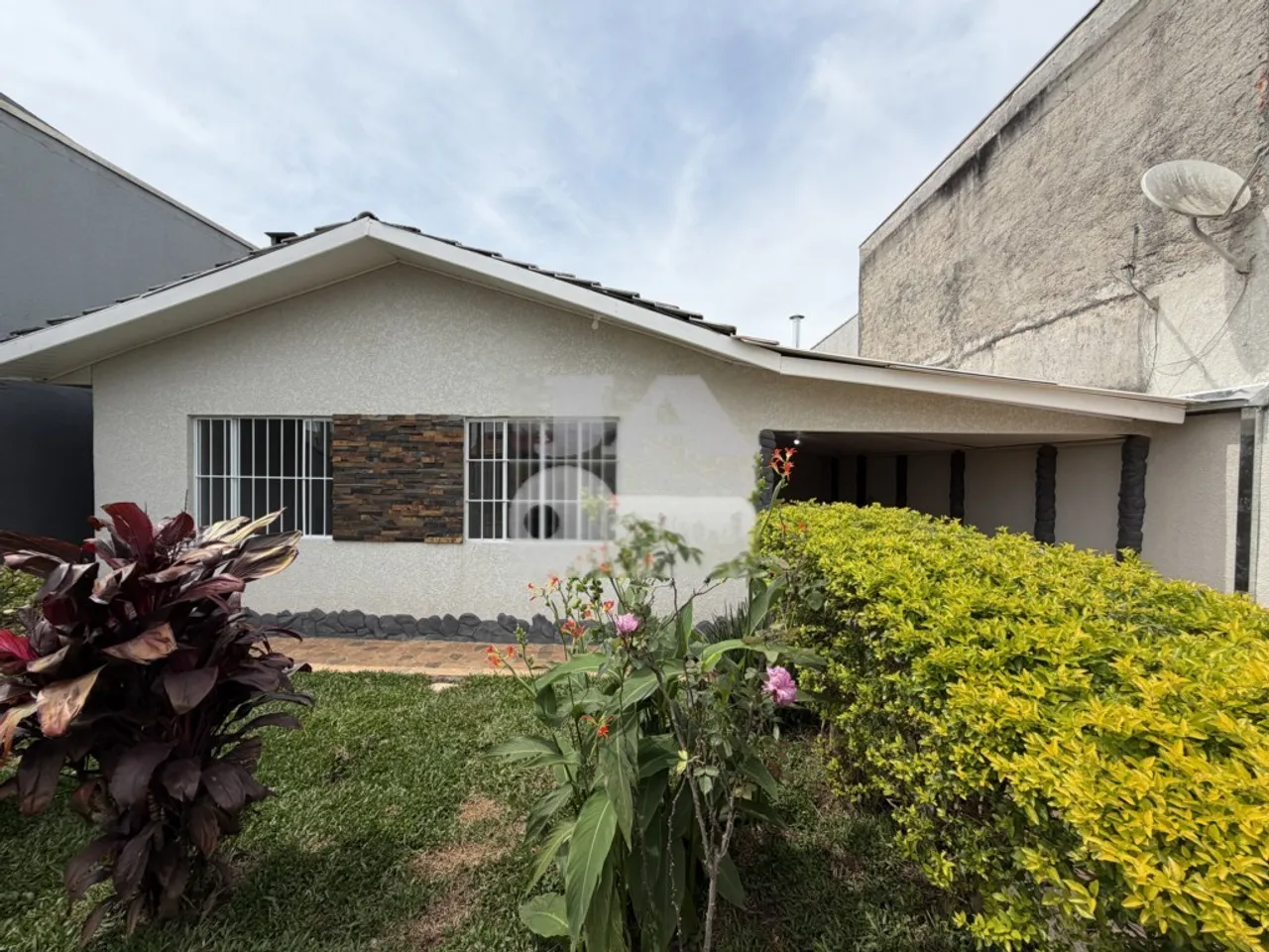 2-bedroom house with a grill on the balcony in Curitiba — photo 3