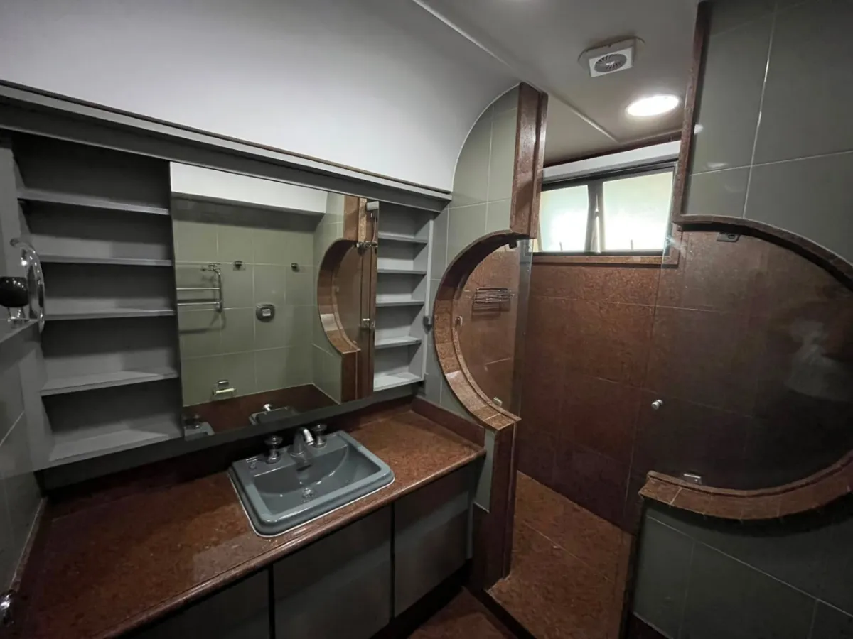Панорамні вікна та 4 спальні: квартира 217 м² — photo 13