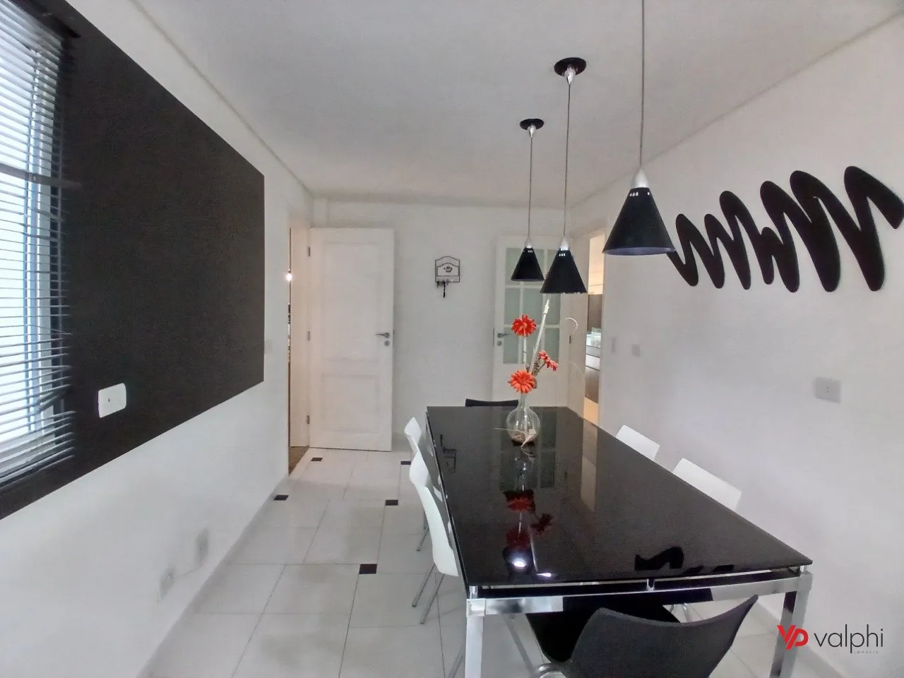 4-bedroom house with a grill on the balcony — photo 36