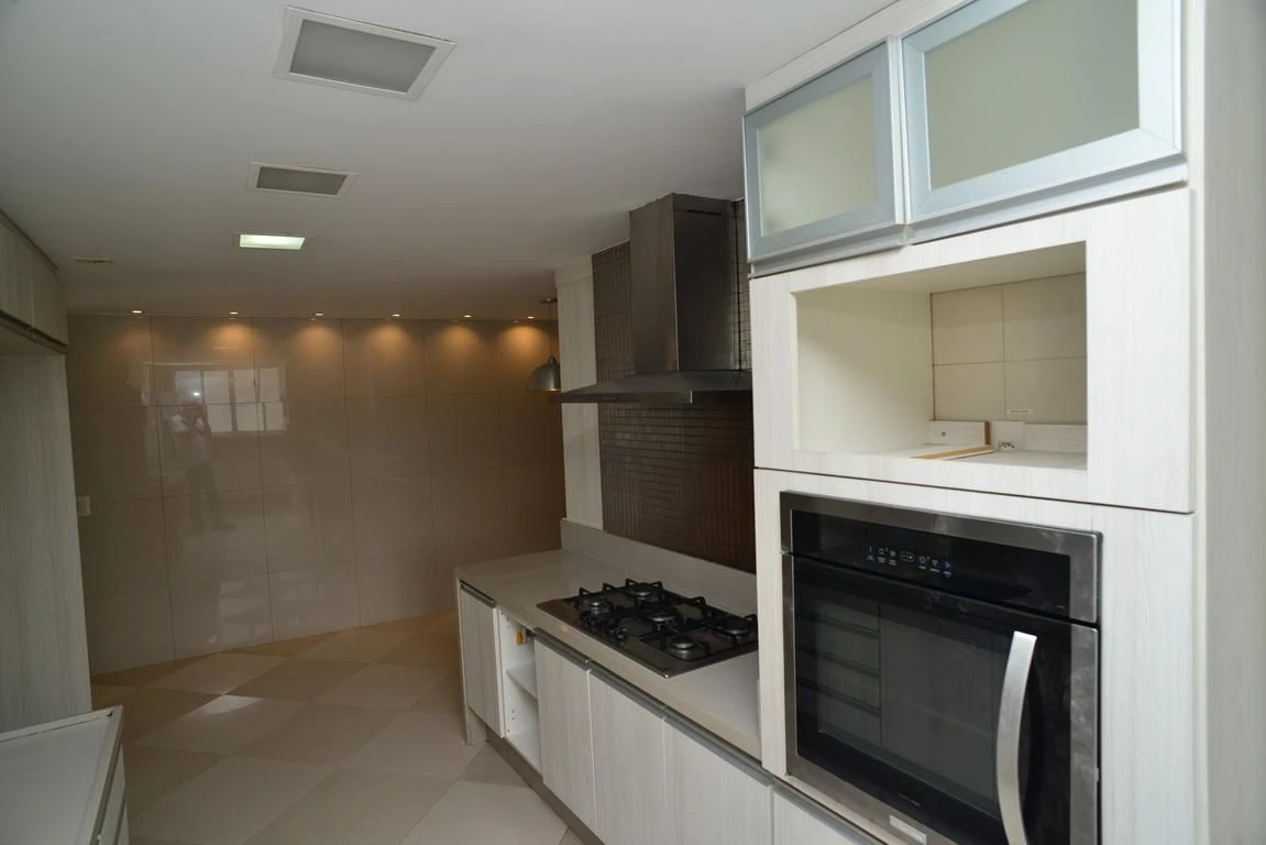 Ванна та 4 спальні: квартира 300 м² — photo 51