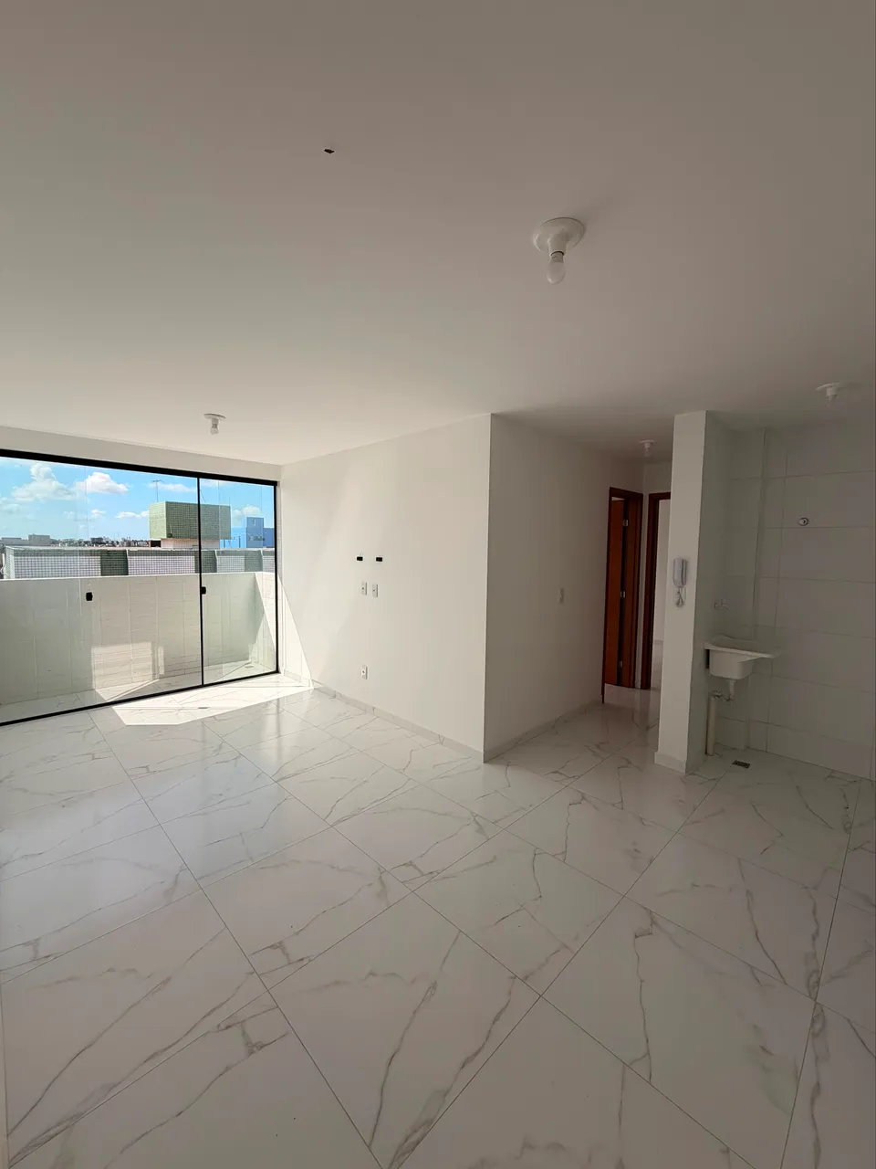 Apartamento sem mobília com 2 quartos e pet-friendly
