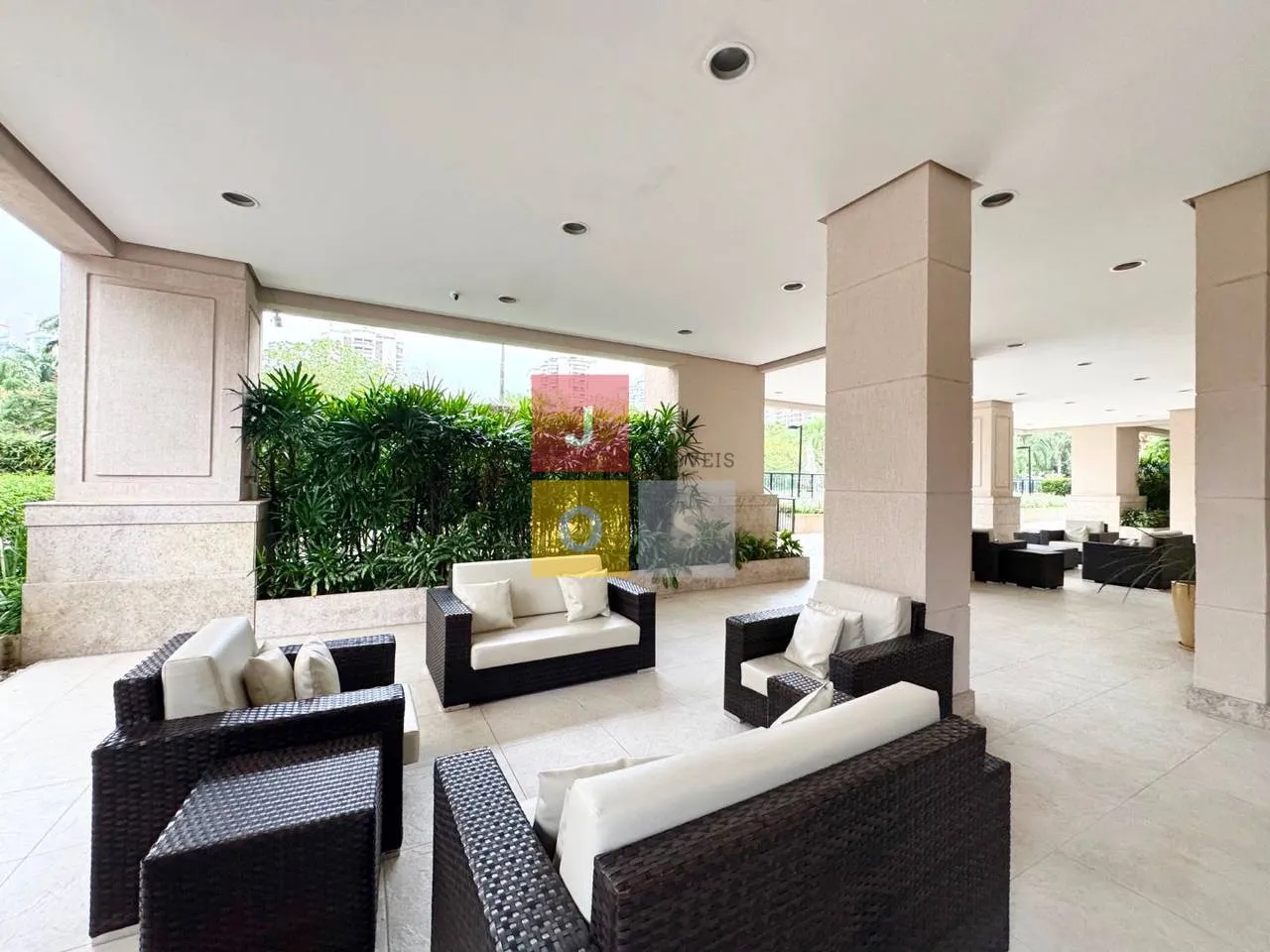 Apartamento mobiliado, 193 m², com janelas do piso ao teto — photo 111