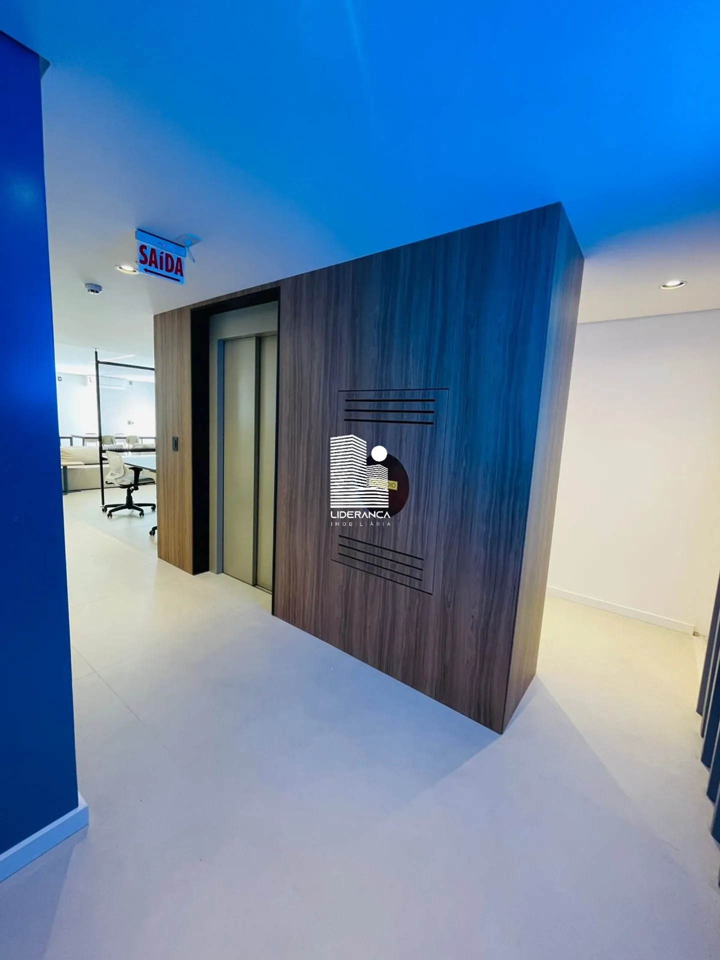 Floor-to-ceiling windows in a one-bedroom apartment, 17 m² — photo 28