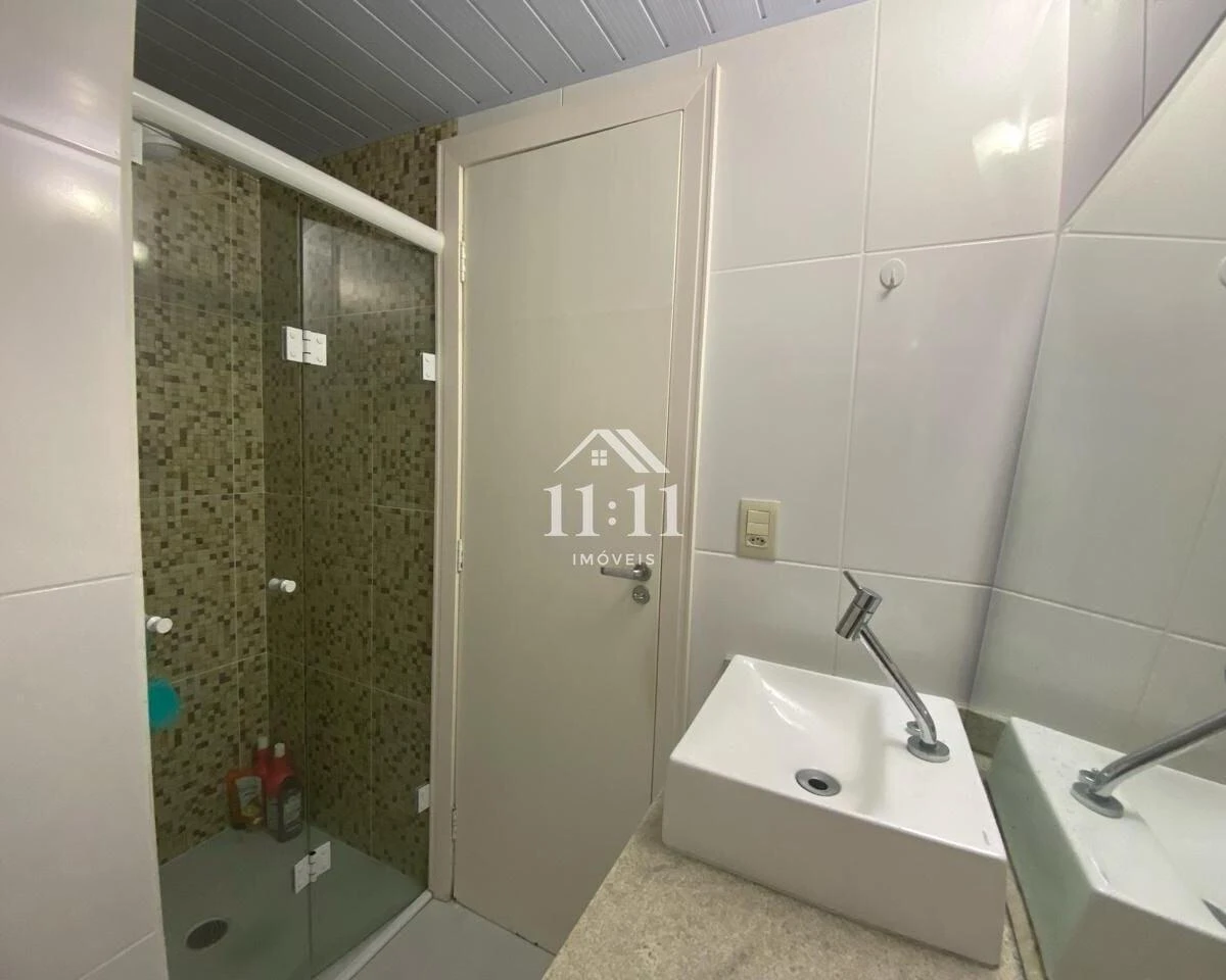 3-bedroom apartment with a home office in Curitiba — photo 19