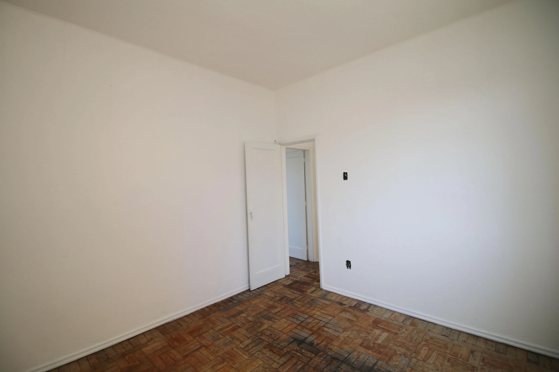 2-bedroom apartment with 1 bathroom and no parking — photo 24