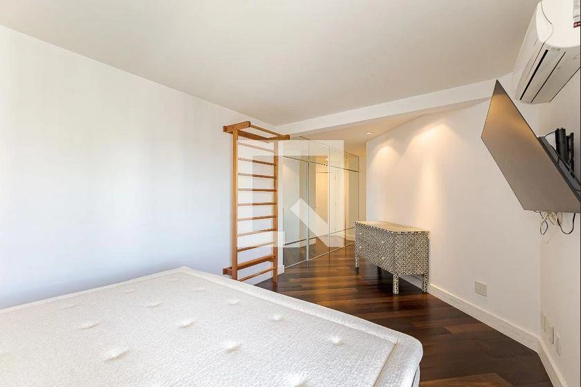 Furnished apartment with 3 en-suite bedrooms and 211 m² — photo 32