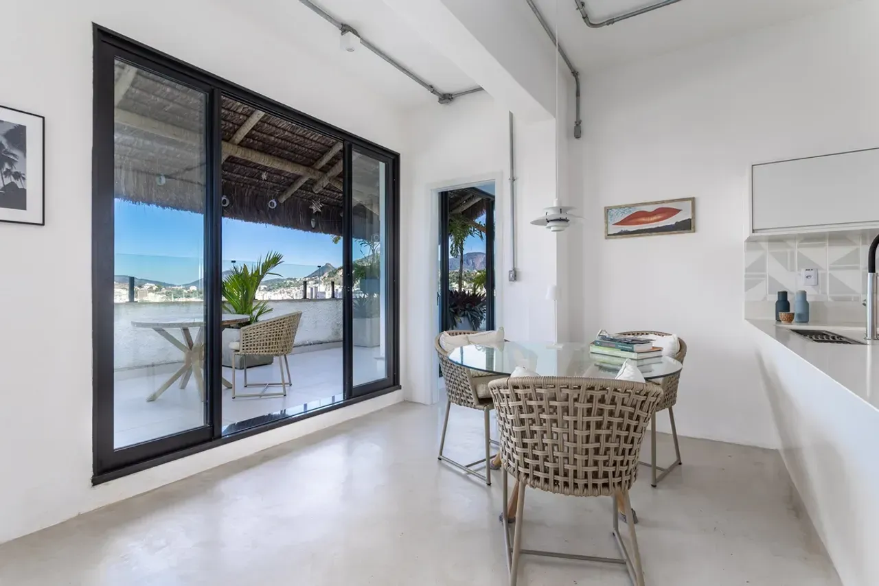 Furnished apartment with 2 bedrooms and enclosed balcony — photo 19