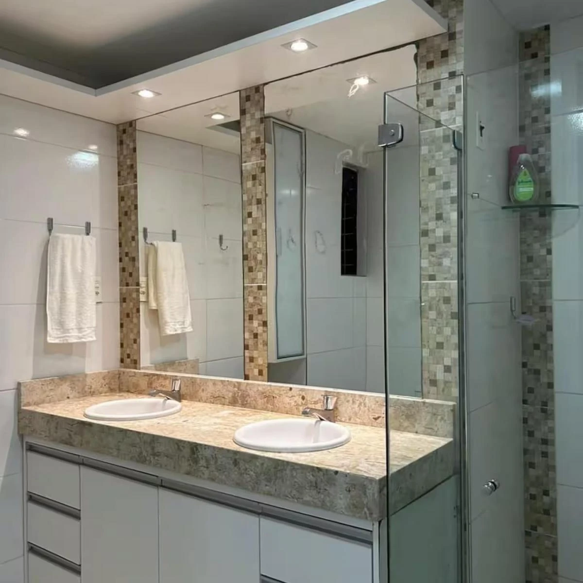 3-bedroom apartment with a water view