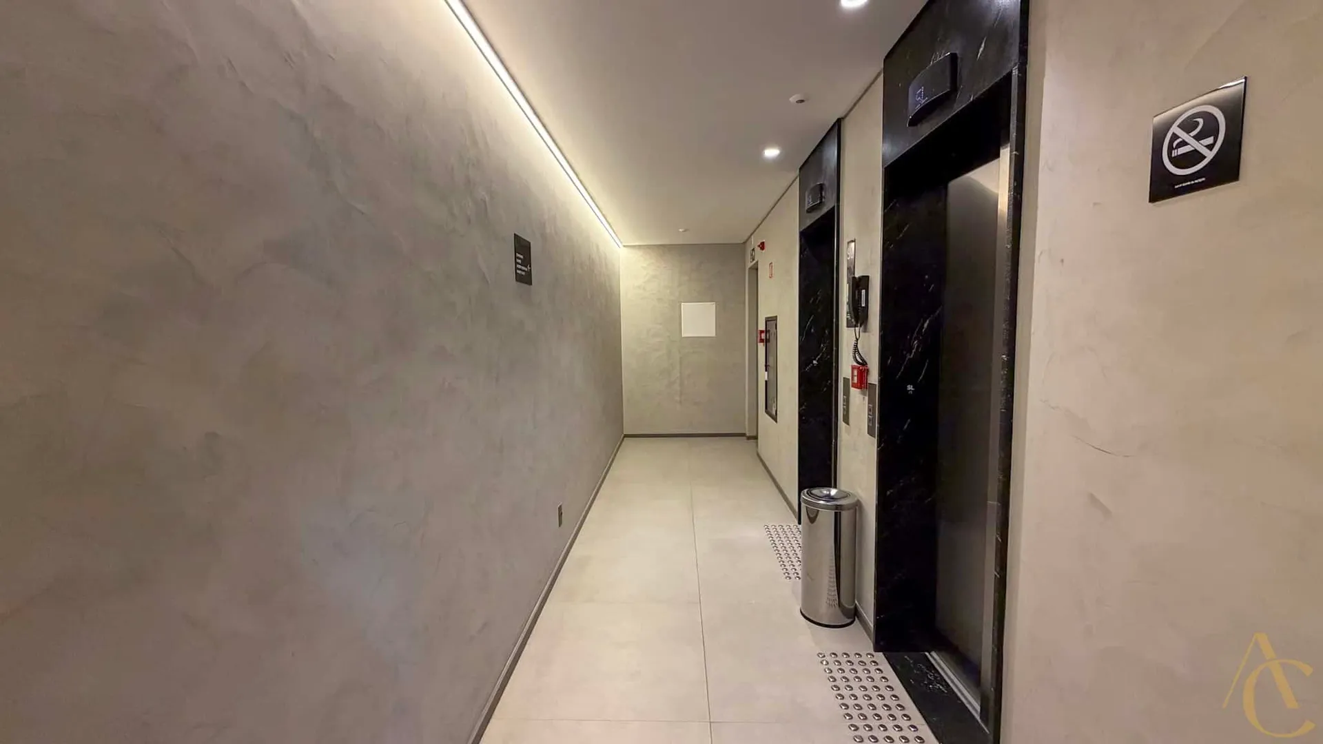 Glass-enclosed balcony in a 2-bedroom apartment, 69 m² — photo 74