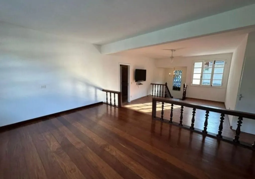 House with 5 bedrooms and 4 bathrooms, 647 m² — photo 21