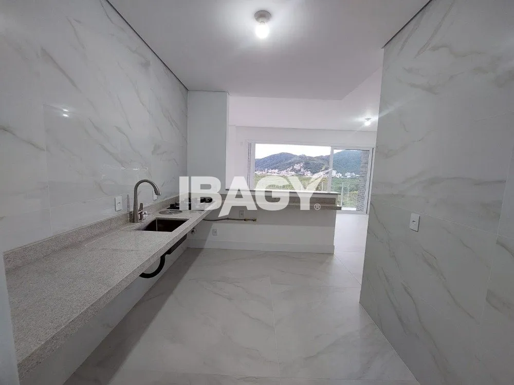 Furnished 133 m² apartment with 3 en-suite bedrooms — photo 6