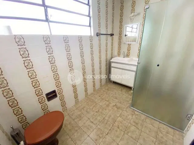 190 m² house with a bathtub and a home office — photo 18