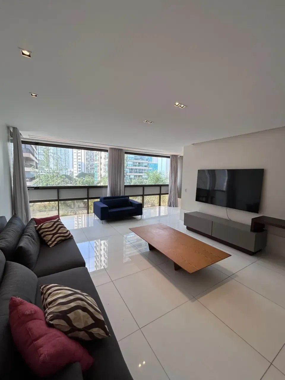 Furnished 2-bedroom apartment with 2 bathrooms — photo 2