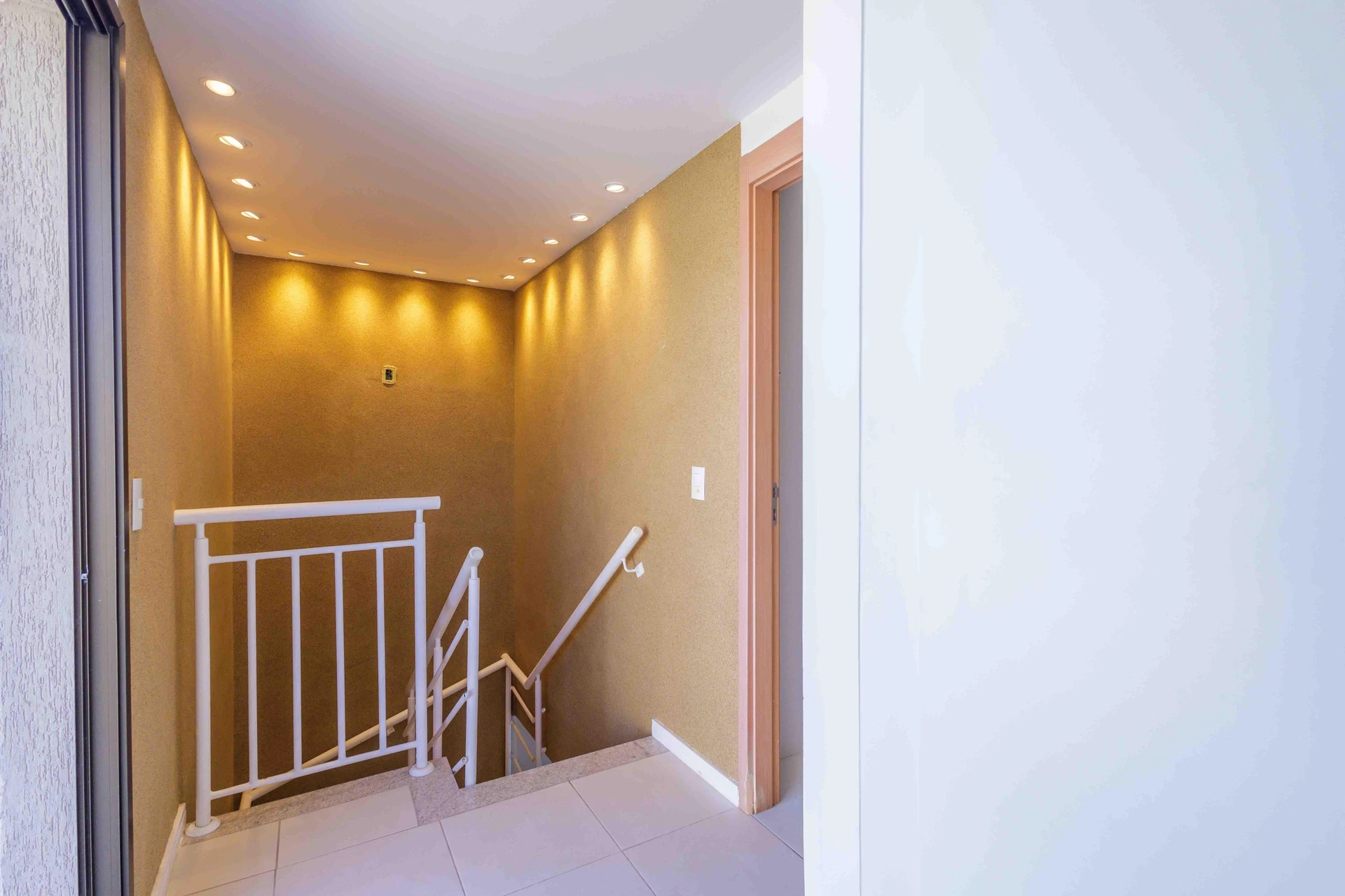 Apartment, 166 m², with a glass-enclosed balcony — photo 50