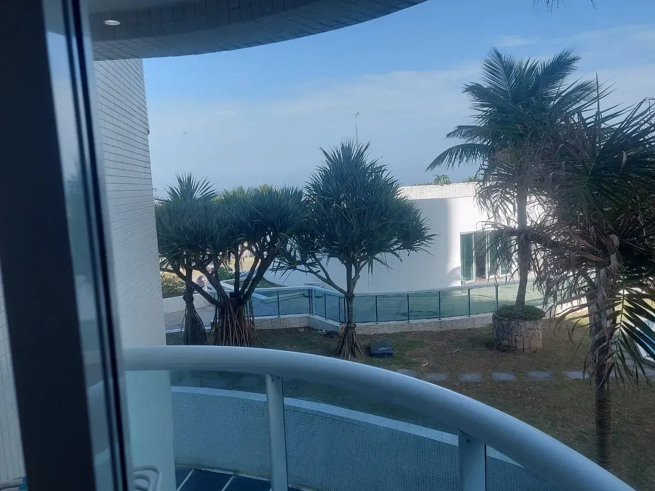 2-bedroom apartment with water view through the windows — photo 2