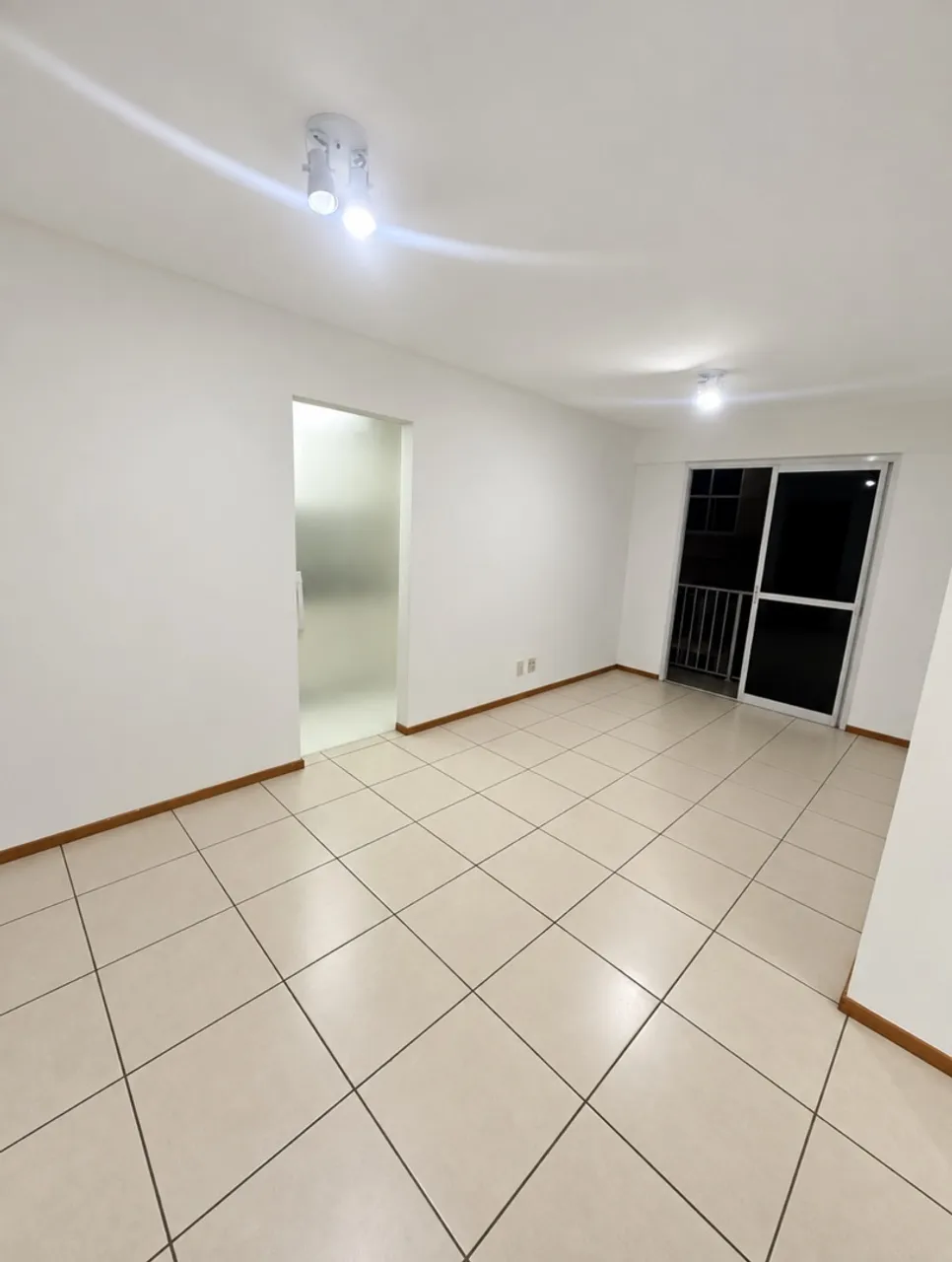 2-bedroom apartment in a building with a gym — photo 4