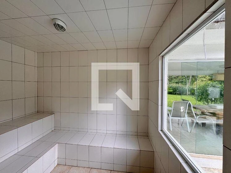 1000 m² house with a washing machine and a bathtub — photo 35
