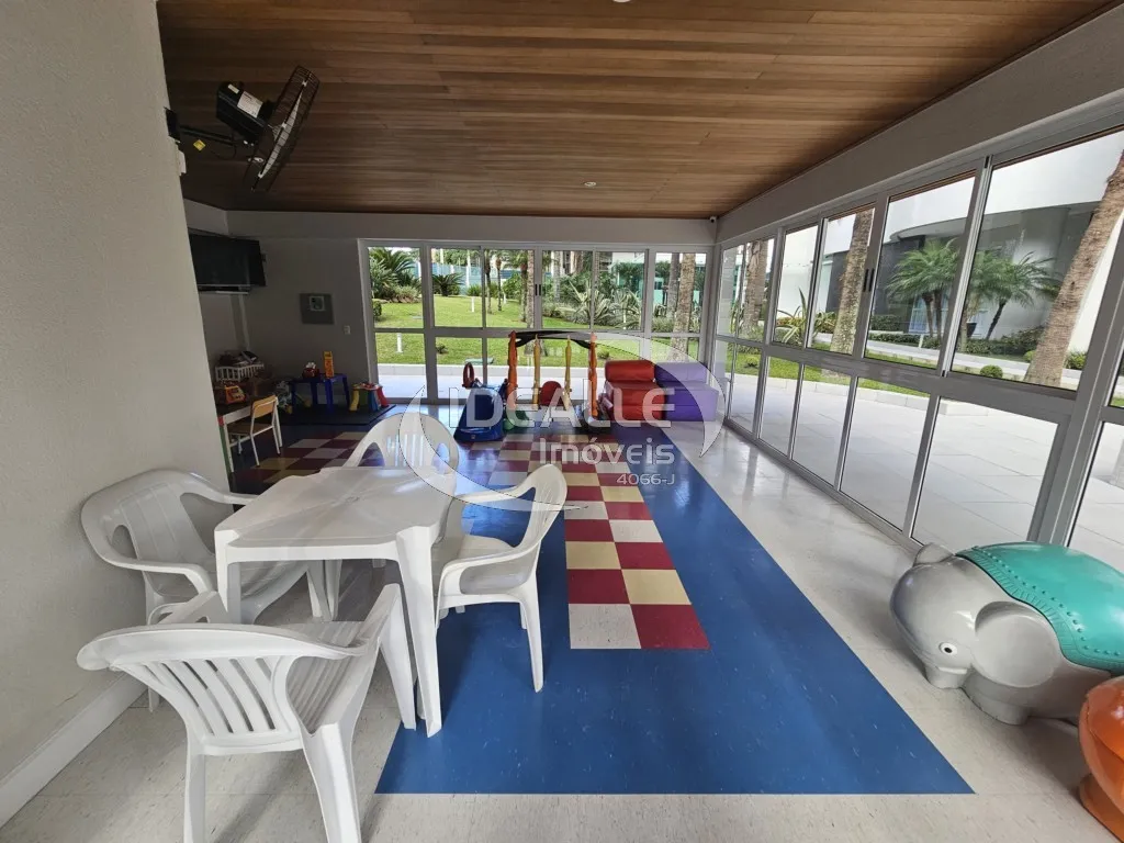 Apartamento de 3 suites con 335 m² y balcón — photo 36