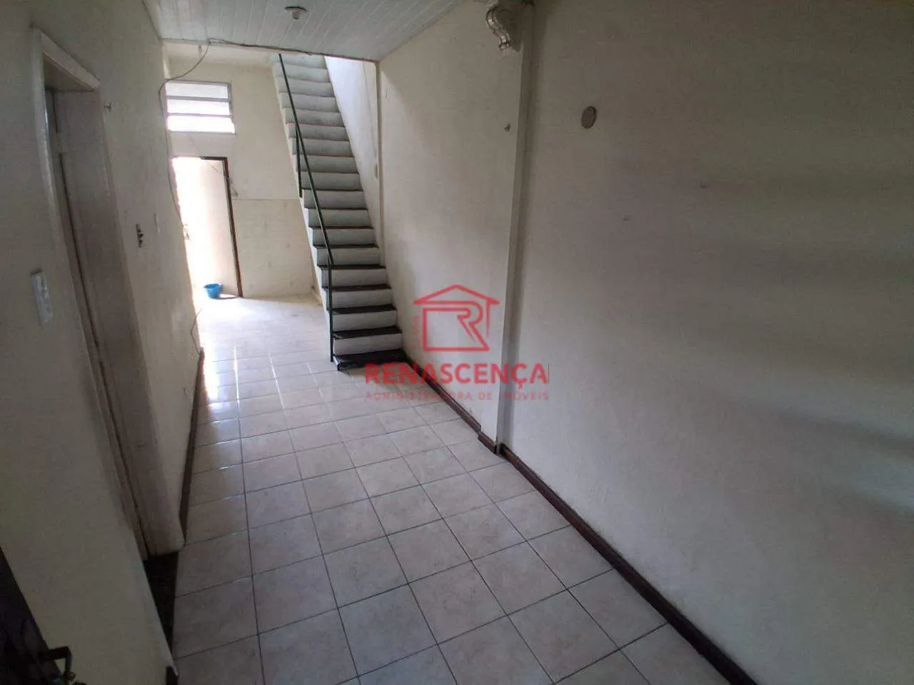 House with 5 bedrooms and 3 bathrooms, with a balcony — photo 8