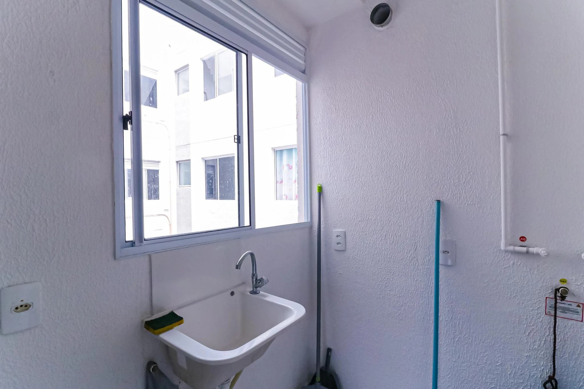 2-bedroom apartment in a building with a gym — photo 27