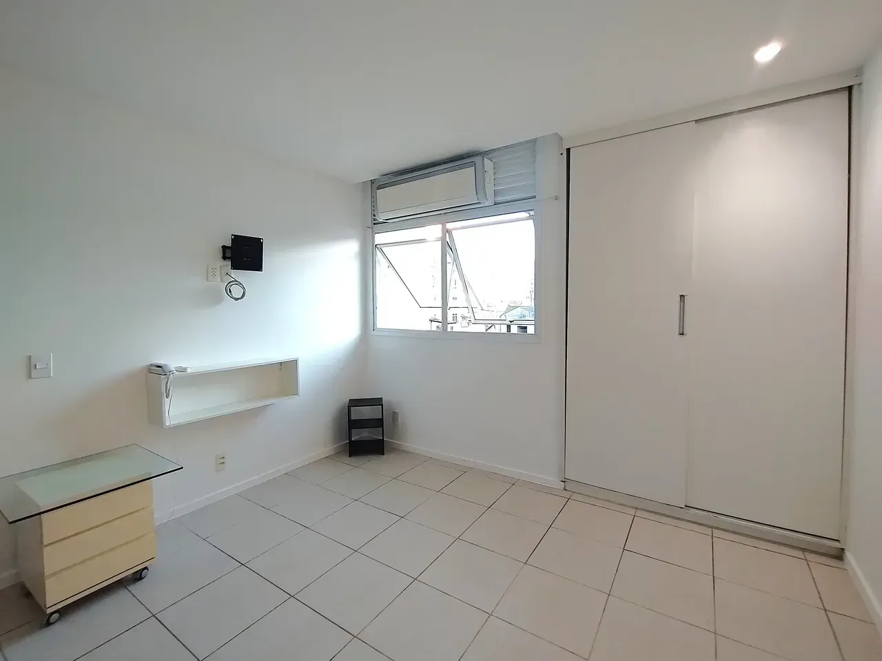 1-bedroom apartment with open-plan gas kitchen — photo 7