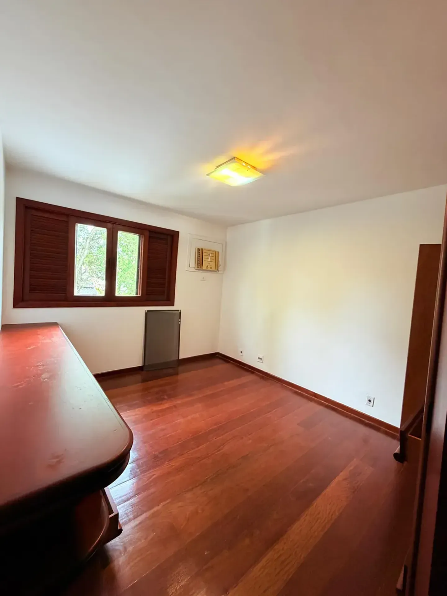 Casa com 5 quartos e 5 banheiros e varanda envidraçada — photo 23