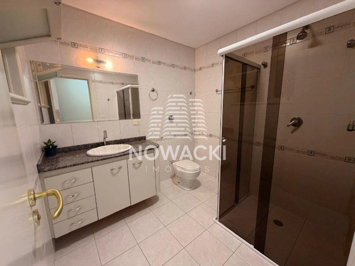 318 m² house with a bathtub and a home office — photo 10