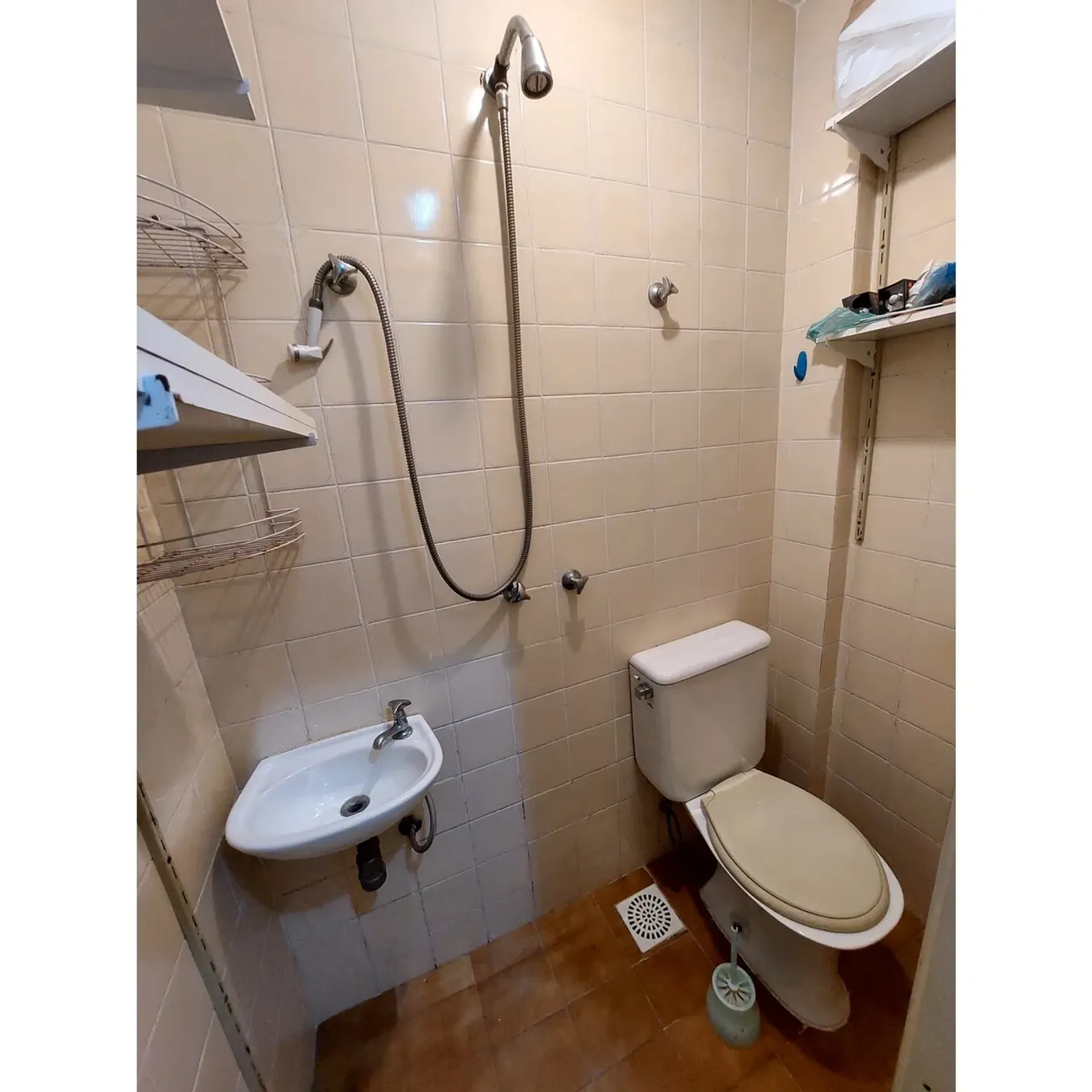 One-bedroom apartment with a washing machine — photo 33