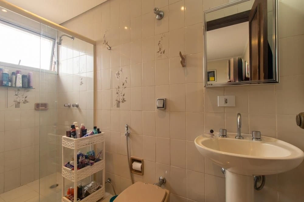 3-bedroom apartment with a home office in Curitiba — photo 24