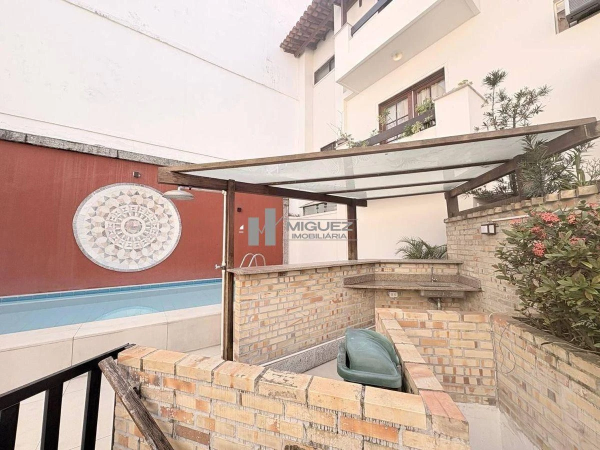 273 m² triplex house with 3 parking spaces and 5 baths — photo 35
