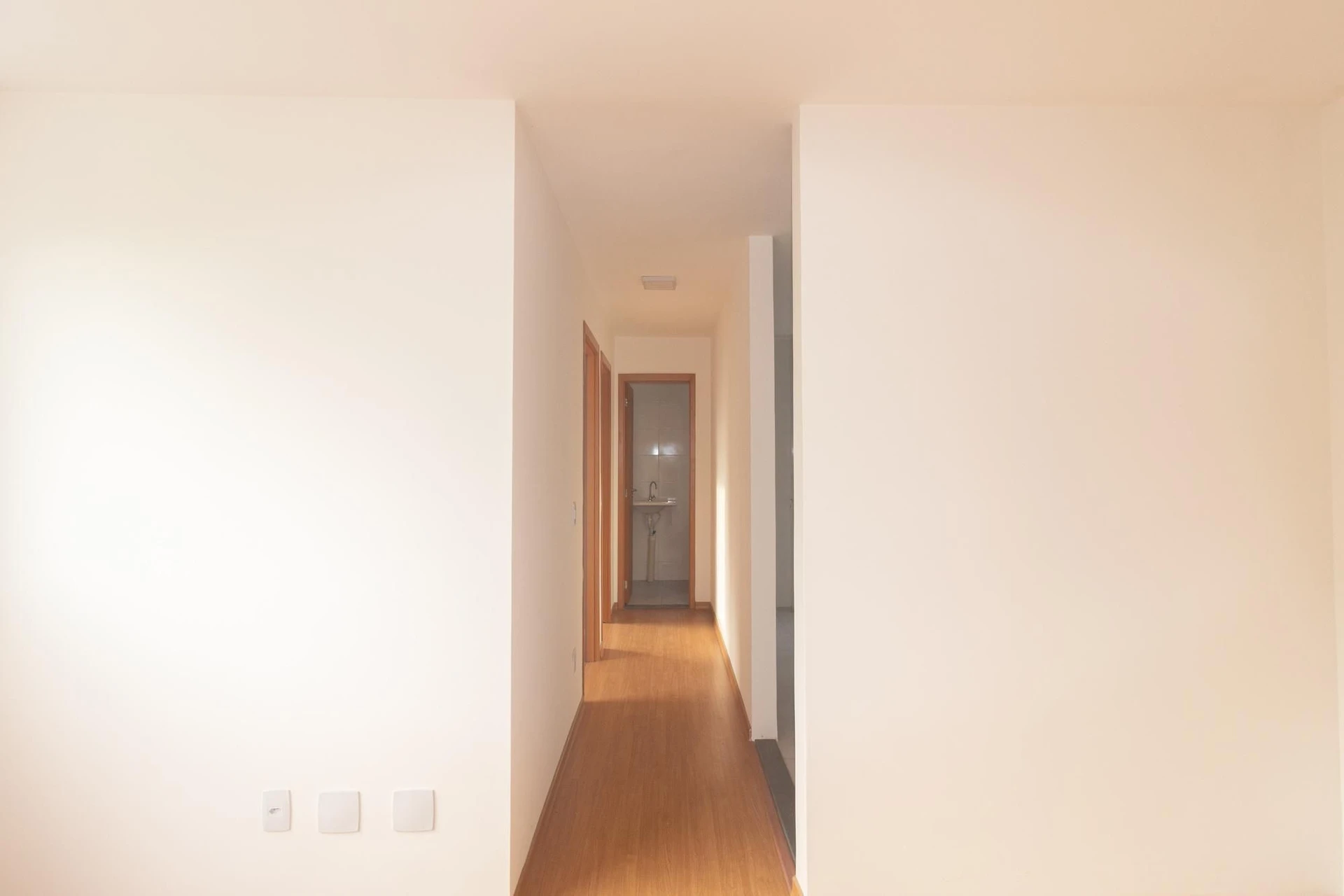 Unfurnished apartment with 2 bedrooms and laundry area — photo 25