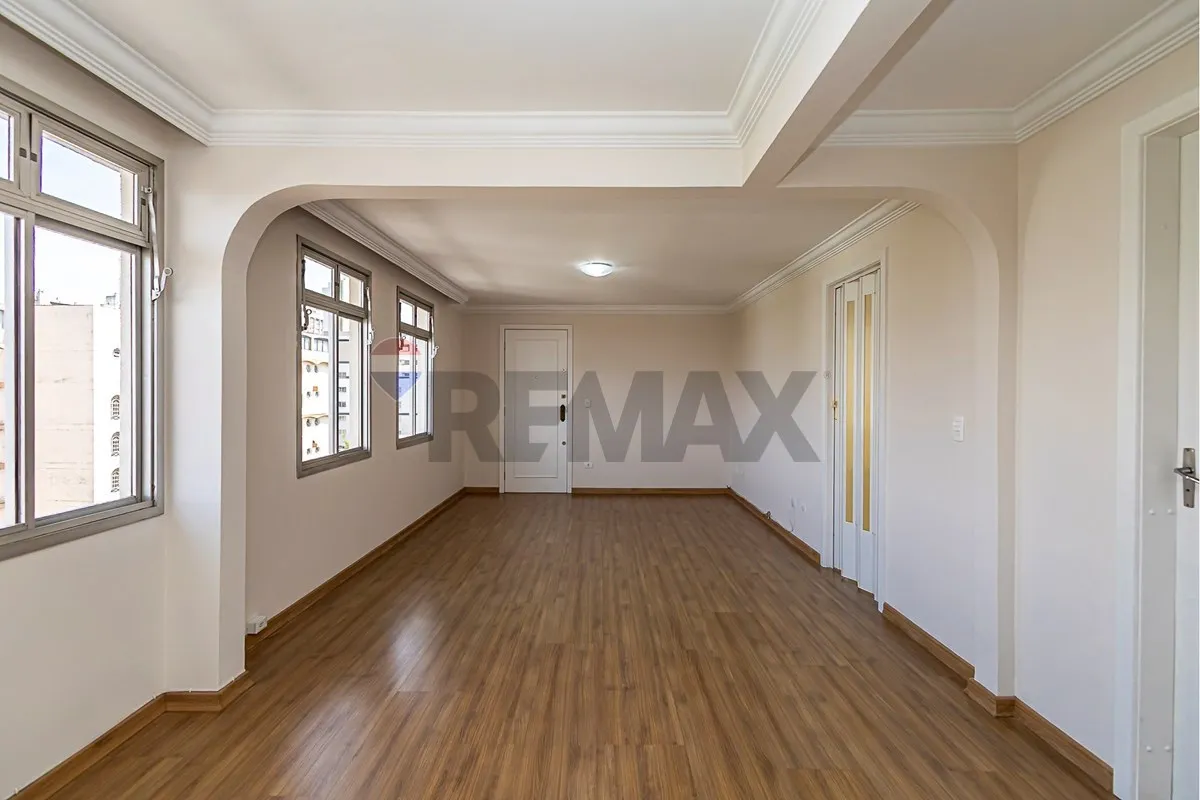 Wood or laminate floors in a 2-bedroom apartment, 70 m²