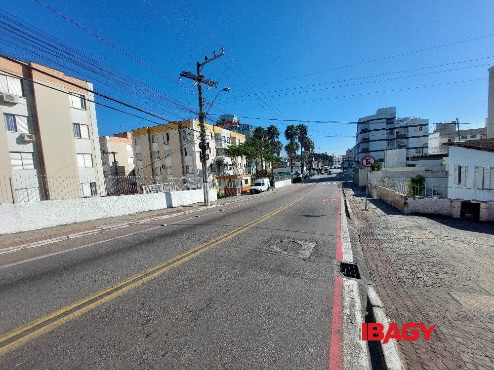 2-bedroom apartment with a water view — photo 4