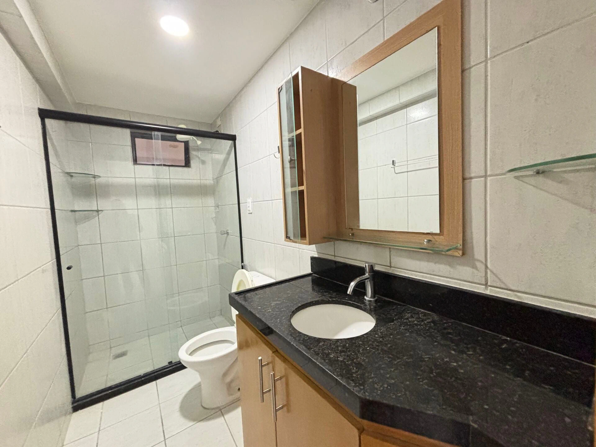 2-bedroom apartment with suite and 1 parking space — photo 8