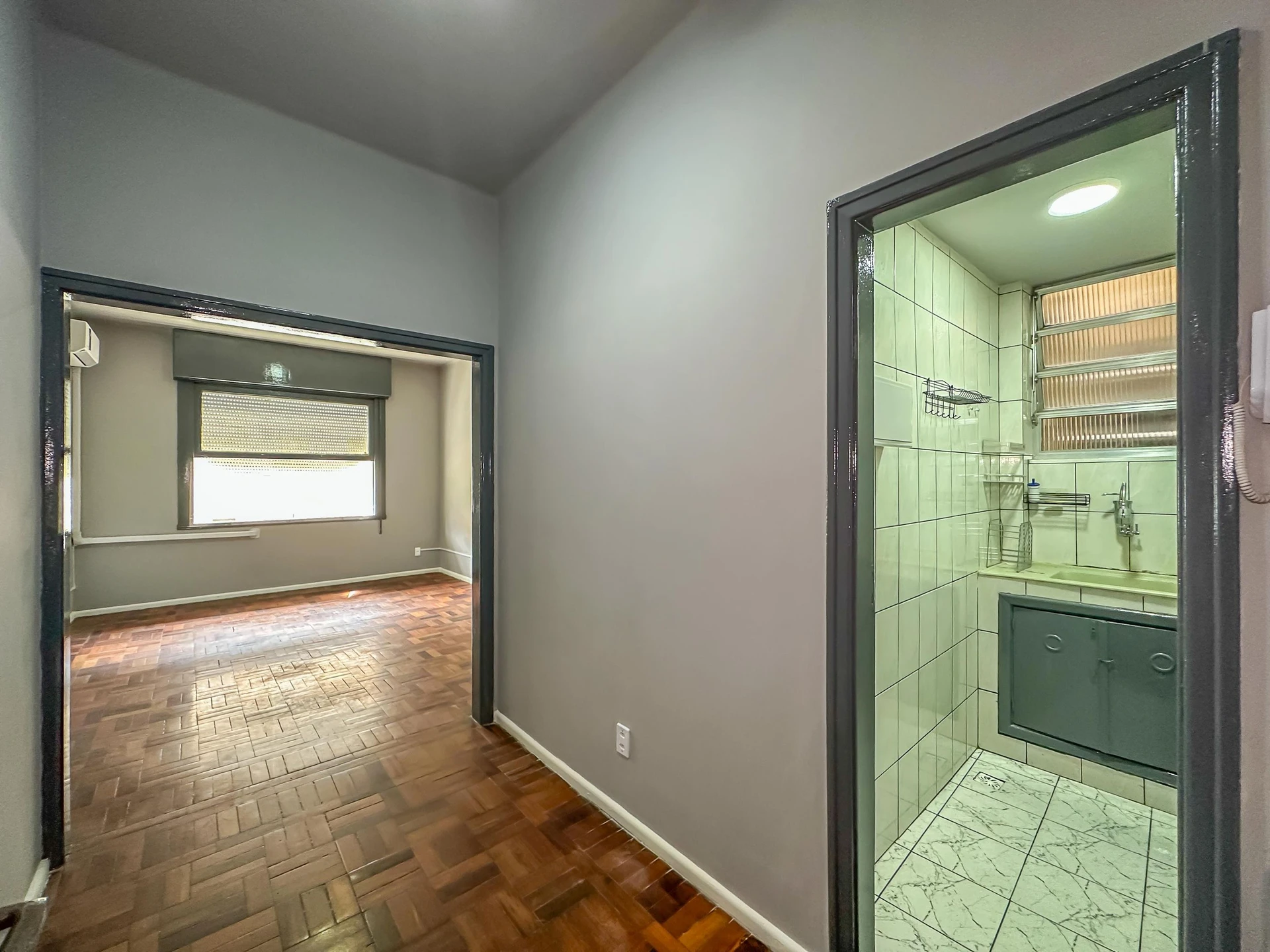 Studio, 34 m², com piso de madeira ou laminado — photo 13