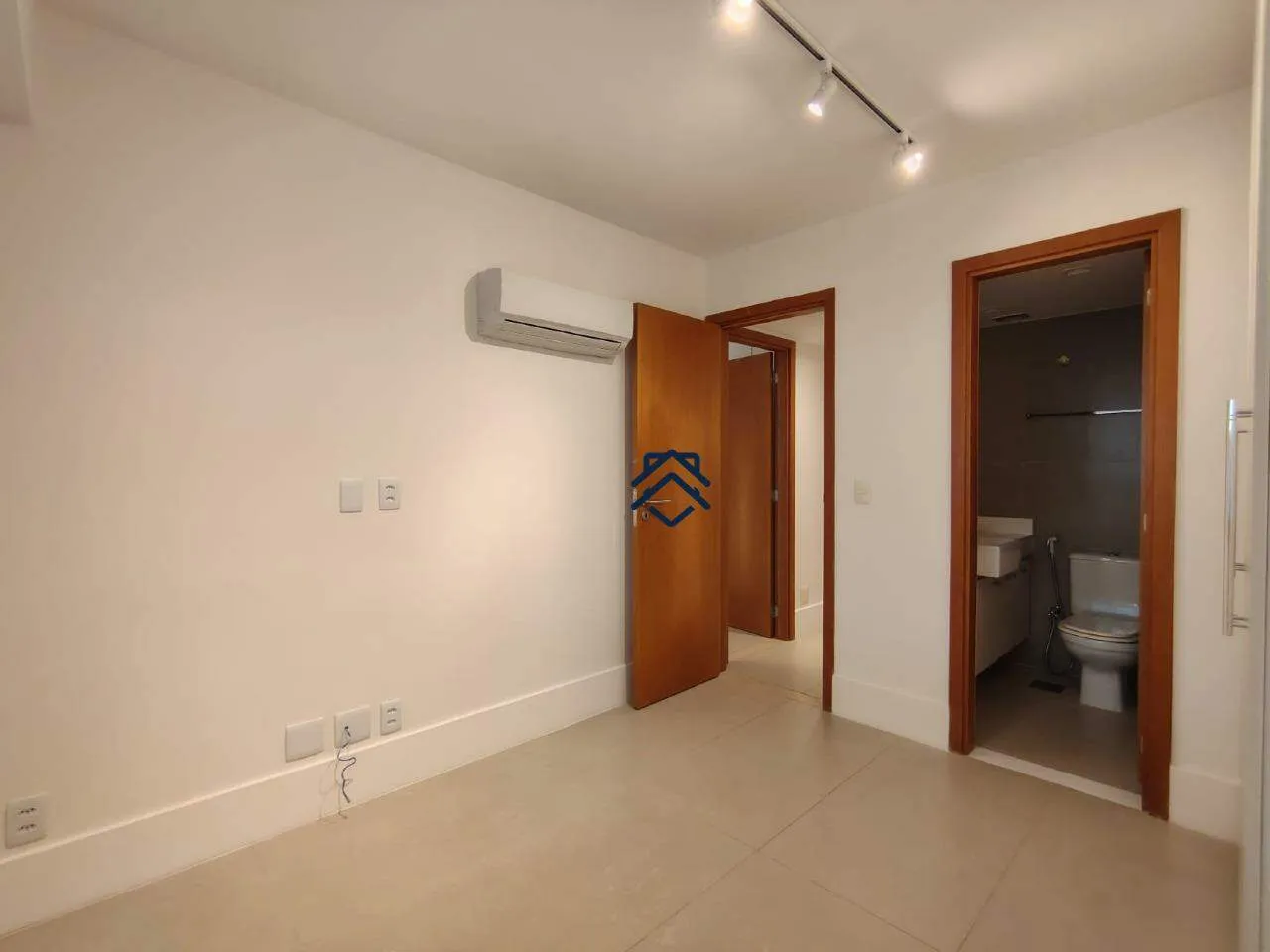 Private BBQ in a 4-bedroom apartment, 193 m² — photo 5