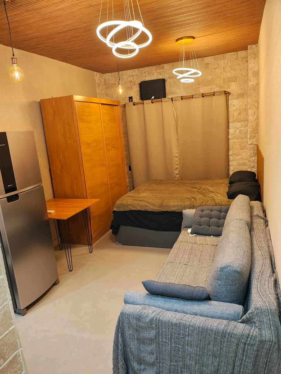 Apartamento de 1 quarto com varanda e 1 banheiro — photo 2