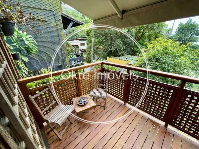 House in a gated community with 4 bedrooms and 5 baths — photo 11